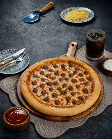 Sujuk pizza